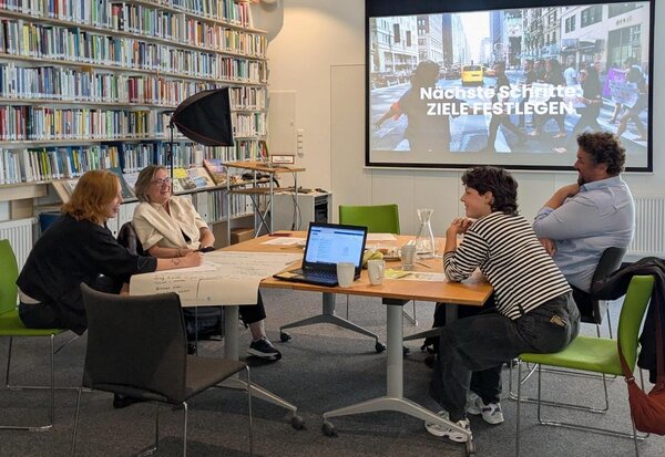 Bild zeigt Mitglieder der BENG eG und von WECF beim Reallabor